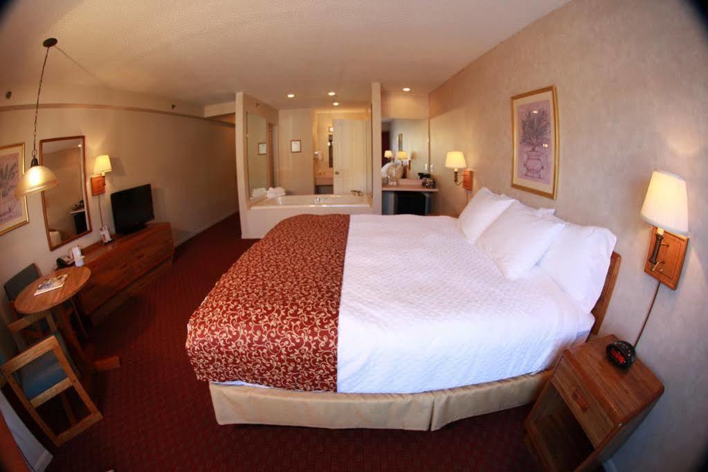 Budget Host Inn & Suites Saint Ignace Dış mekan fotoğraf